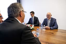 Hamza pret në takim lamtumirës Guerot: Mirënjohje e veçantë, Franca ka qenë përherë shtet mik i Kosovës Hamza pret në takim lamtumirës Guerot: Mirënjohje e veçantë, Franca ka qenë përherë shtet mik i Kosovës