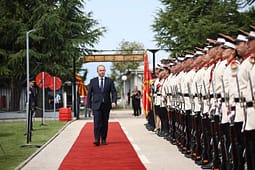 Gashi për përvjetorin e Armatës: Si anëtare e NATO-s, Maqedonia e Veriut nuk kontribuon vetëm në sigurinë e saj, por edhe në sigurinë e aleatëve Gashi për përvjetorin e Armatës: Si anëtare e NATO-s, Maqedonia e Veriut nuk kontribuon vetëm në sigurinë e saj, por edhe në sigurinë e aleatëve