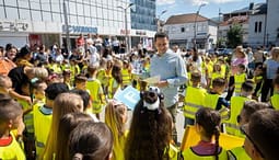 Komuna e Gostivarit në bashkëpunim me policinë me aktivitet edukativ për nxënësit e klasave të para Komuna e Gostivarit në bashkëpunim me policinë me aktivitet edukativ për nxënësit e klasave të para