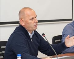Lladrovci fton qytetarët për protestën e nesërme në Drenas kundër aktgjykimit të Hagës Lladrovci fton qytetarët për protestën e nesërme në Drenas kundër aktgjykimit të Hagës