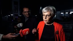 Gërvalla nuk përgjigjet për heshtjen pas vendimit të Speciales: Për të gjitha temat e tjera do të kemi mjaftueshëm kohë Gërvalla nuk përgjigjet për heshtjen pas vendimit të Speciales: Për të gjitha temat e tjera do të kemi mjaftueshëm kohë
