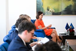 Kurti takon drejtoreshën e BE-së për Ballkanin Perëndimor, kërkon statusin e vendit kandidat për Kosovën Kurti takon drejtoreshën e BE-së për Ballkanin Perëndimor, kërkon statusin e vendit kandidat për Kosovën