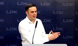 Abdixhiku pas tensioneve në kuvend: Mos pritni që LDK të nxitë qytetarët, s’jemi PDK’ja, ata janë tjerë ne të tjerë Abdixhiku pas tensioneve në kuvend: Mos pritni që LDK të nxitë qytetarët, s’jemi PDK’ja, ata janë tjerë ne të tjerë