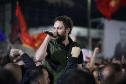 Çlirim Haziri në natën e tetë të protestës: Mos e ngatërroni qetësinë tonë me dobësi, durimi ynë po përfundon Çlirim Haziri në natën e tetë të protestës: Mos e ngatërroni qetësinë tonë me dobësi, durimi ynë po përfundon