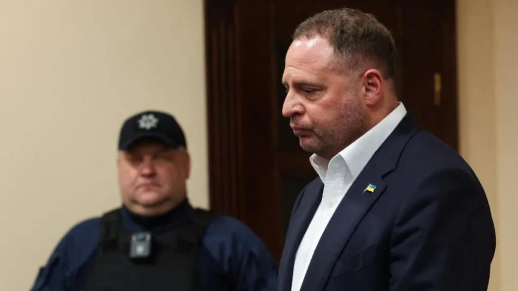 Ish-shefi i stafit të Zelensky-t në gjykatë, ndërsa hetimi për korrupsion në Ukrainë përshkallëzohet Ish-shefi i stafit të Zelensky-t në gjykatë, ndërsa hetimi për korrupsion në Ukrainë përshkallëzohet