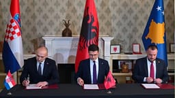 Rusia i bashkohet narrativës së Serbisë, e cilëson kërcënim bashkëpunimin ushtarak Kosovë-Shqipëri-Kroaci Rusia i bashkohet narrativës së Serbisë, e cilëson kërcënim bashkëpunimin ushtarak Kosovë-Shqipëri-Kroaci