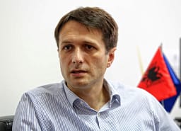 Murati për Kurtin: Ka kondicion të tallet me opinionin publik për kriteret dhe nën-kriteret e kandidatit për President Murati për Kurtin: Ka kondicion të tallet me opinionin publik për kriteret dhe nën-kriteret e kandidatit për President