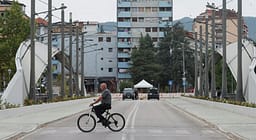 Serbët e Kosovës mes listës së Vuçiqit dhe asaj studentore Serbët e Kosovës mes listës së Vuçiqit dhe asaj studentore