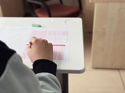 Të fundit në Evropë në matematikë, shkencë e lexim, shifrat alarmuese në testin PISA – çfarë nuk kanë arritur të kuptojnë nxënësit e Kosovës? Të fundit në Evropë në matematikë, shkencë e lexim, shifrat alarmuese në testin PISA – çfarë nuk kanë arritur të kuptojnë nxënësit e Kosovës?