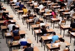 Mbi 4 mijë maturantë do t’i nënshtrohen provimit të maturës të shtunën Mbi 4 mijë maturantë do t’i nënshtrohen provimit të maturës të shtunën