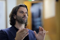 Kraki “zbërthen skenarin” e PDK-së: Pasha besën janë artista Kraki “zbërthen skenarin” e PDK-së: Pasha besën janë artista