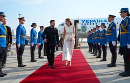 Zelenskyy arrin në Serbi, do takohet me Vuçiqin: Do flasim për çështje të sigurisë, ekonomisë e marrëdhëniet me BE’në Zelenskyy arrin në Serbi, do takohet me Vuçiqin: Do flasim për çështje të sigurisë, ekonomisë e marrëdhëniet me BE’në