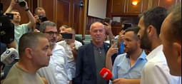 Eman Rrahmani: Rrenc je, shefin e ki rrenc, hajde këtu, Ardian Gola i përgjigjet: Ik atje Eman Rrahmani: Rrenc je, shefin e ki rrenc, hajde këtu, Ardian Gola i përgjigjet: Ik atje