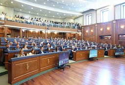 Seanca konstituive vazhdon sonte në mbrëmje vonë, s’dihet ende ora Seanca konstituive vazhdon sonte në mbrëmje vonë, s’dihet ende ora