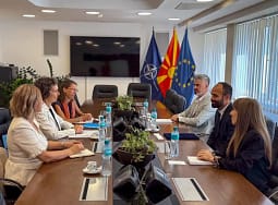 Shasivari – Miller: Prioriteti ynë është interesi më i mirë i fëmijës, në përputhje me Konventën për të Drejtat e Fëmijës Shasivari – Miller: Prioriteti ynë është interesi më i mirë i fëmijës, në përputhje me Konventën për të Drejtat e Fëmijës