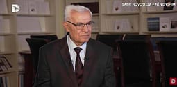 Dyqani në Ada Pazar/“Rrush prej mikrofonave”- si u njohën Sabri Novosella e Abdullah Prapashtica Dyqani në Ada Pazar/“Rrush prej mikrofonave”- si u njohën Sabri Novosella e Abdullah Prapashtica