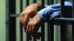 “Në një vilë të pabanuar në Brezovicë ishte gjetur marihuan”, të dyshuarit i caktohet paraburgim prej një muaji në Ferizaj “Në një vilë të pabanuar në Brezovicë ishte gjetur marihuan”, të dyshuarit i caktohet paraburgim prej një muaji në Ferizaj