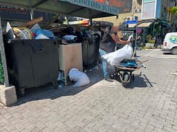 Komuna e Prishtinës paralajmëron 300 euro gjobë për ata që hedhin mbeturina vëllimore Komuna e Prishtinës paralajmëron 300 euro gjobë për ata që hedhin mbeturina vëllimore