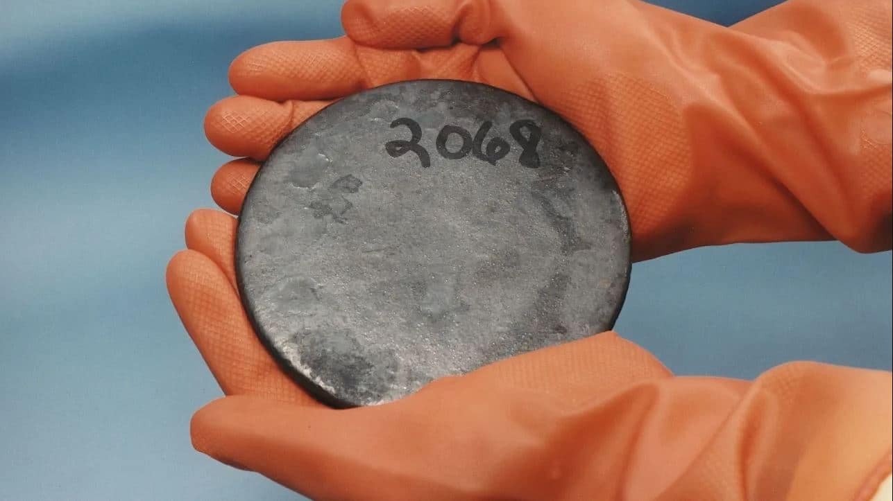 Parlamenti iranian: Pasurimi i uraniumit është i panegociueshëm Parlamenti iranian: Pasurimi i uraniumit është i panegociueshëm