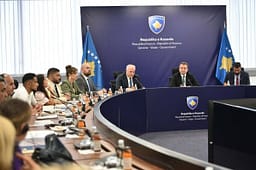 Kurti kërkon bashkëpunim më të madh me komunat për të drejtat e komuniteteve Kurti kërkon bashkëpunim më të madh me komunat për të drejtat e komuniteteve
