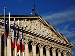 Franca voton sot për ndalimin e rrjeteve sociale për fëmijët nën 15 vjeç Franca voton sot për ndalimin e rrjeteve sociale për fëmijët nën 15 vjeç