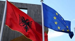 Sulmi ndaj kompleksit rezidencial të ambasadorit shqiptar në Ukrainë, reagon delegacioni i BE-së në Tiranë Sulmi ndaj kompleksit rezidencial të ambasadorit shqiptar në Ukrainë, reagon delegacioni i BE-së në Tiranë