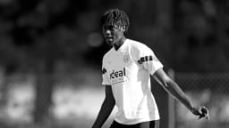 Futbolli në zi, futbollisti 25-vjeçar vdes në mes të ndeshjes Futbolli në zi, futbollisti 25-vjeçar vdes në mes të ndeshjes