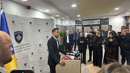 Tahiri: Ligji për Specialen ka shkuar në Qeveri, presioni tash duhet të jetë te Kurti Tahiri: Ligji për Specialen ka shkuar në Qeveri, presioni tash duhet të jetë te Kurti