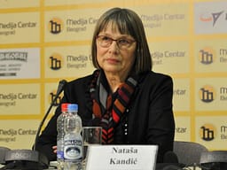 Kandiqi ngre dyshime për një varr masiv në “Pasuljanske Livade” në Serbi Kandiqi ngre dyshime për një varr masiv në “Pasuljanske Livade” në Serbi