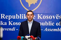 Gruda për pjesëmarrjen në seancën konstituive: Po e bëjmë këtë lëshim shkaku i 16 shtatorit Gruda për pjesëmarrjen në seancën konstituive: Po e bëjmë këtë lëshim shkaku i 16 shtatorit