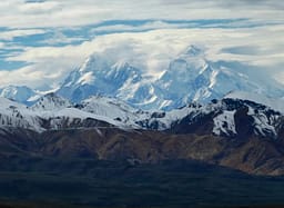 Tre alpinistë humbin jetën në Alaskë, një tjetër shpëton Tre alpinistë humbin jetën në Alaskë, një tjetër shpëton