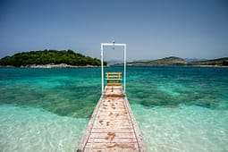 Plazhi shqiptar që po i çmend turistët, Ksamili shpallet destinacioni bregdetar më i mirë në Evropë Plazhi shqiptar që po i çmend turistët, Ksamili shpallet destinacioni bregdetar më i mirë në Evropë