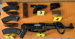 Kontroll në Manastirc të Ferizajt, policia sekuestron AK-47, pistoletë dhe 181 fishekë Kontroll në Manastirc të Ferizajt, policia sekuestron AK-47, pistoletë dhe 181 fishekë