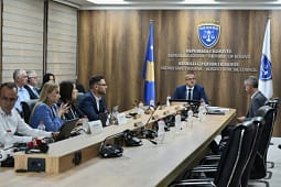 KGJK thërret mbledhjen e radhës, të enjten tentativa tjetër për shqyrtim të tërheqjes së dorëheqjeve të gjyqtarëve dhe stafit serb KGJK thërret mbledhjen e radhës, të enjten tentativa tjetër për shqyrtim të tërheqjes së dorëheqjeve të gjyqtarëve dhe stafit serb