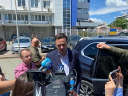 Abidixhiku s’flet duke hyrë në Kuvend për bisedimet me Kurtin: Pas takimit, deklarohemi Abidixhiku s’flet duke hyrë në Kuvend për bisedimet me Kurtin: Pas takimit, deklarohemi