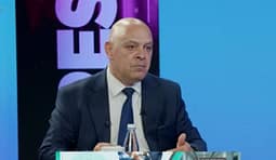 Gjini godet Gërvallën për sulmet ndaj familjes Haradinaj: Ka vjellë vrer kundër njerëzve që e kanë oborrin të mbushur me varre Gjini godet Gërvallën për sulmet ndaj familjes Haradinaj: Ka vjellë vrer kundër njerëzve që e kanë oborrin të mbushur me varre