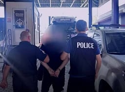 Një i dënuar transferohet nga Shqipëria, një tjetër ekstradohet nga Gjermania në Kosovë Një i dënuar transferohet nga Shqipëria, një tjetër ekstradohet nga Gjermania në Kosovë