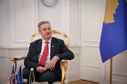 Hargreaves: E rëndësishme që Kuvendi i ri të zgjedhë presidentin dhe të shmangen zgjedhjet e reja Hargreaves: E rëndësishme që Kuvendi i ri të zgjedhë presidentin dhe të shmangen zgjedhjet e reja