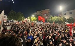 Numër i madh i qytetarëve pjesëmarrës edhe në natën e 12-të protestës në mbështetje të ish-krerëve të UÇK-së Numër i madh i qytetarëve pjesëmarrës edhe në natën e 12-të protestës në mbështetje të ish-krerëve të UÇK-së