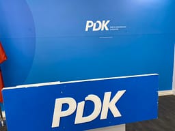Të rinjtë e PDK’së sot zhvillojnë aksion simbolik para Kuvendit Të rinjtë e PDK’së sot zhvillojnë aksion simbolik para Kuvendit