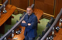 Haradinaj përsërit thirrjen për protesta: Shtatori po vjen, Albin! Haradinaj përsërit thirrjen për protesta: Shtatori po vjen, Albin!