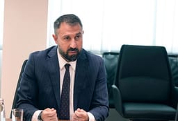 Akuzat se qeveria ua ka marrë paratë komunave, Krasniqi: Mjetet janë kthyer përsëri të komunat përmes projekteve investuese Akuzat se qeveria ua ka marrë paratë komunave, Krasniqi: Mjetet janë kthyer përsëri të komunat përmes projekteve investuese