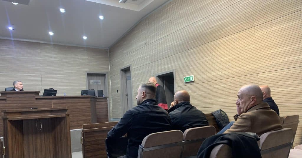 Kryetari i Kllokotit dhe mjeku Ademi lirohen nga akuza për falsifikim të fletëlëshimit nga QKUK Kryetari i Kllokotit dhe mjeku Ademi lirohen nga akuza për falsifikim të fletëlëshimit nga QKUK