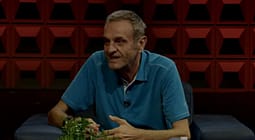 Kur ishte momenti i parë që doli para njerëzve dhe si filloi fama e Sinan Vllasaliut? – Rrëfimi i këngëtarit në Pressing ONE Kur ishte momenti i parë që doli para njerëzve dhe si filloi fama e Sinan Vllasaliut? – Rrëfimi i këngëtarit në Pressing ONE