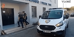 Vëllezërit nxjerrin armët për pronat në Vlorë, policia ndërhyn në kohë Vëllezërit nxjerrin armët për pronat në Vlorë, policia ndërhyn në kohë