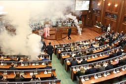 Hedhja e gazit lotsjellës në Kuvend, ndryshohet aktakuza ndaj Xhelal Sveçlës Hedhja e gazit lotsjellës në Kuvend, ndryshohet aktakuza ndaj Xhelal Sveçlës