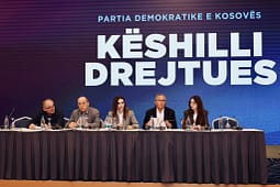 Këshilli Drejtues i PDK’së miraton Deklaratë Politike: Kërkohet votimi i Projektligjit për Specialen dhe mbështetje financiare institucionale për mbrojtjen Këshilli Drejtues i PDK’së miraton Deklaratë Politike: Kërkohet votimi i Projektligjit për Specialen dhe mbështetje financiare institucionale për mbrojtjen