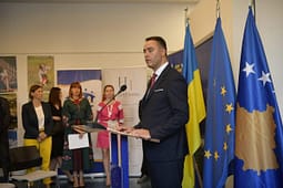 Zyra e BE i kërkon Kosovës të përafrohet më shumë me Ukrainen dhe t’i ndihmojë në fushën e energjisë Zyra e BE i kërkon Kosovës të përafrohet më shumë me Ukrainen dhe t’i ndihmojë në fushën e energjisë