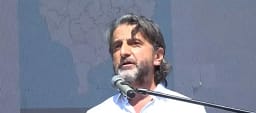 Rama: Po duhet me i mbrojt komunat nga qeveria jonë, nga njerëzit që dikur i kanë gjuajtur me zolla institucionet Rama: Po duhet me i mbrojt komunat nga qeveria jonë, nga njerëzit që dikur i kanë gjuajtur me zolla institucionet