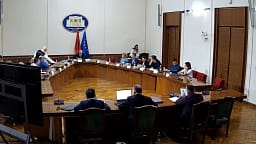 “Ka rënë shteti sot ore, o bosa, e dini ju apo jo”, arrestimi i Vlora Hysenit nxit debat në komisionin parlamentar “Ka rënë shteti sot ore, o bosa, e dini ju apo jo”, arrestimi i Vlora Hysenit nxit debat në komisionin parlamentar